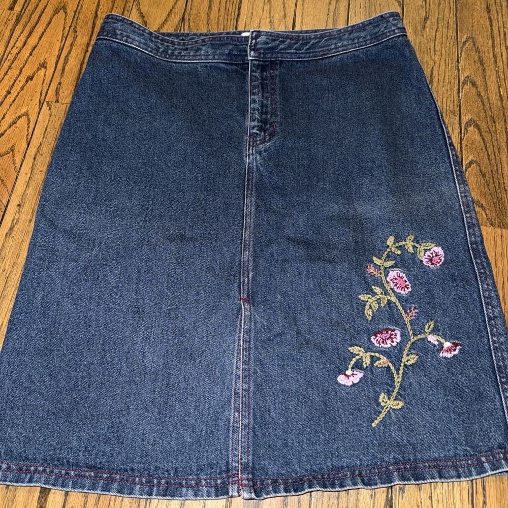 GAP Factory Store Denim Skirt Flower Embroidery Modest Front Slit Women's Sz 10